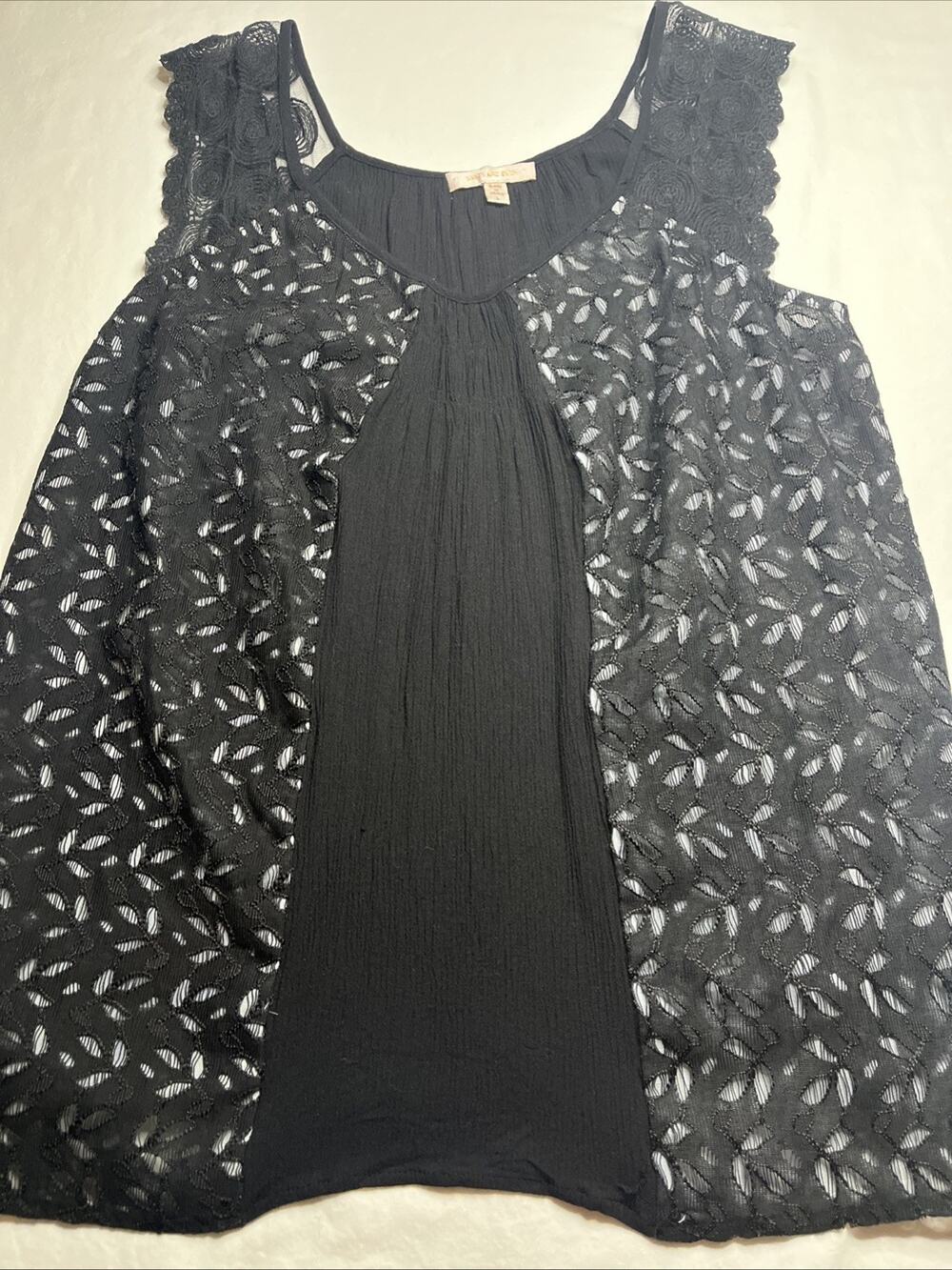 Sky’s Are Blue Women’s Black Crochet Tank Top Large
